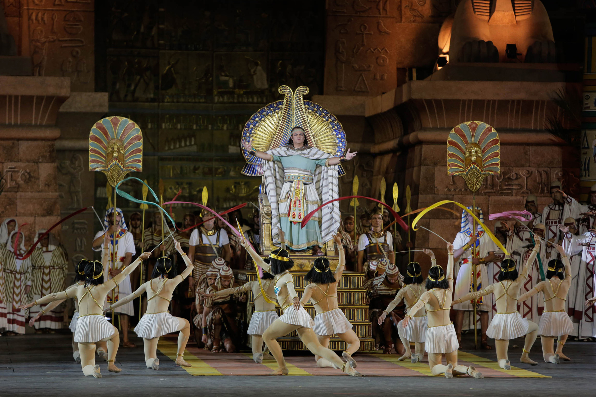 Gaston Rivero as Radames in Aida — full stage scene